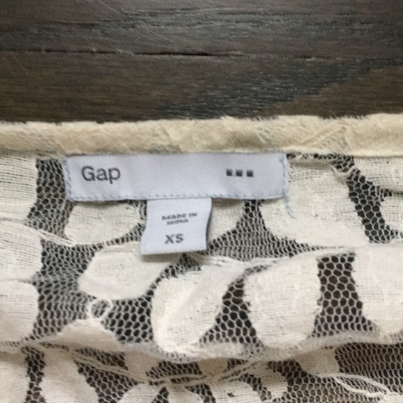 Boho lace too with cinched waist - Picture 3 of 3